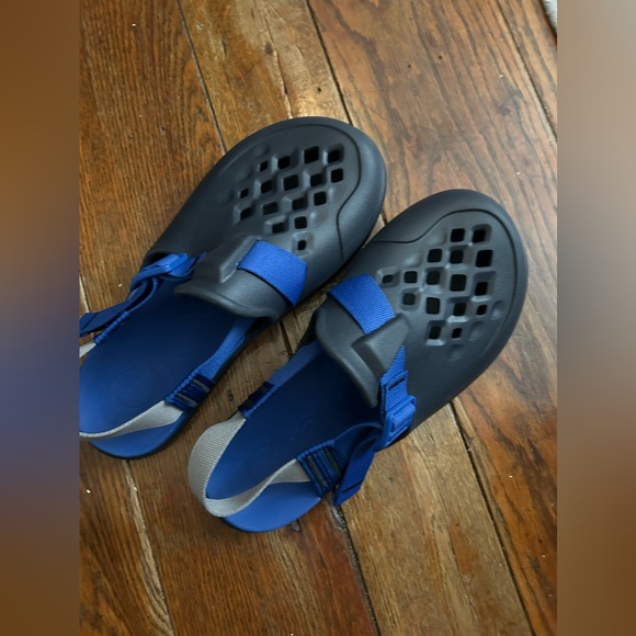 Sandals - Picture 2 of 4